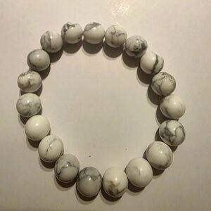 Elegant Howlite Beaded Bracelet